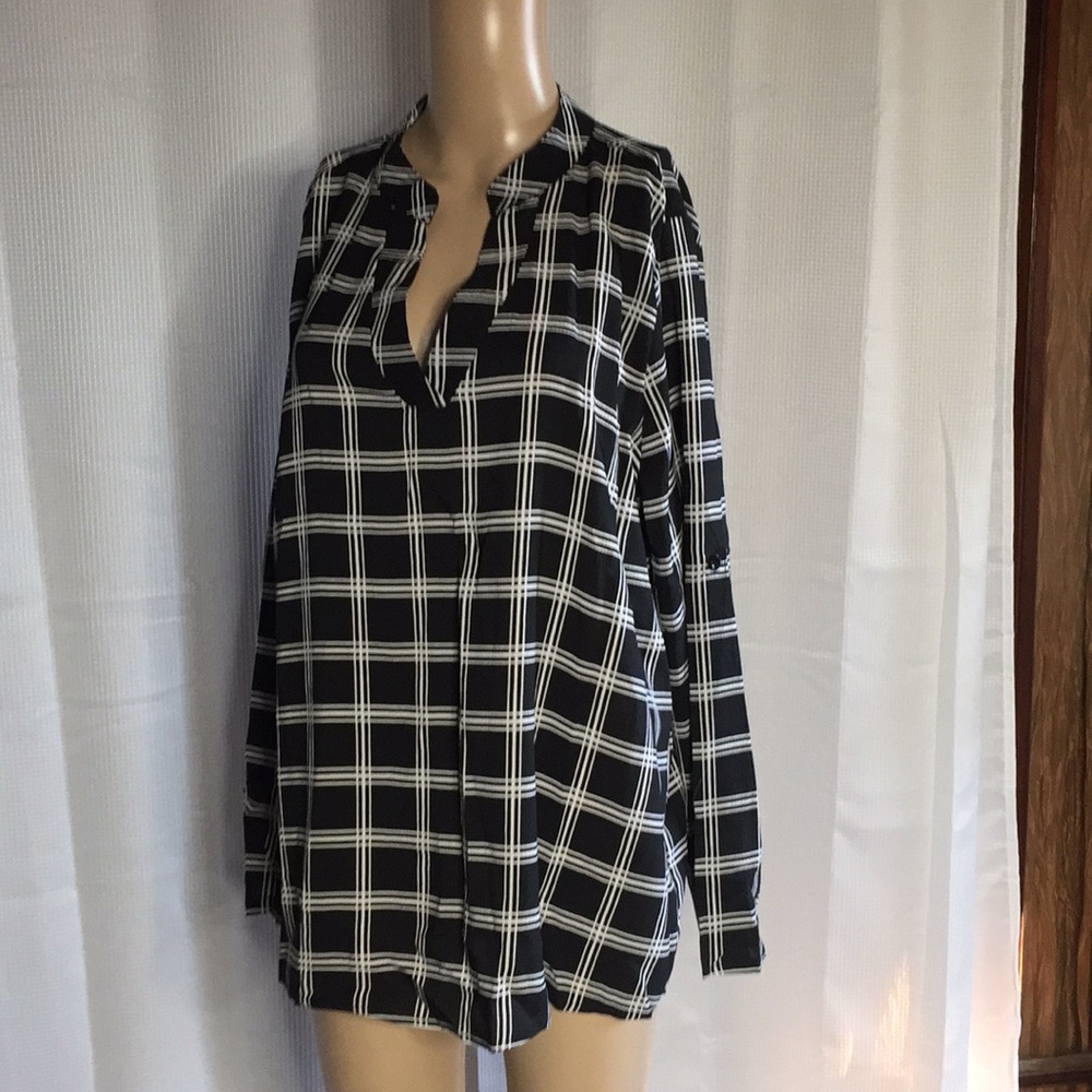 Amaryllis ladies black and white windowpane design